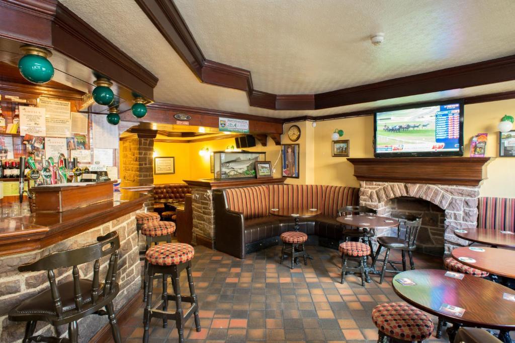 Larkin'S Pub, Restaurant, And B&B Milltown  Eksteriør billede